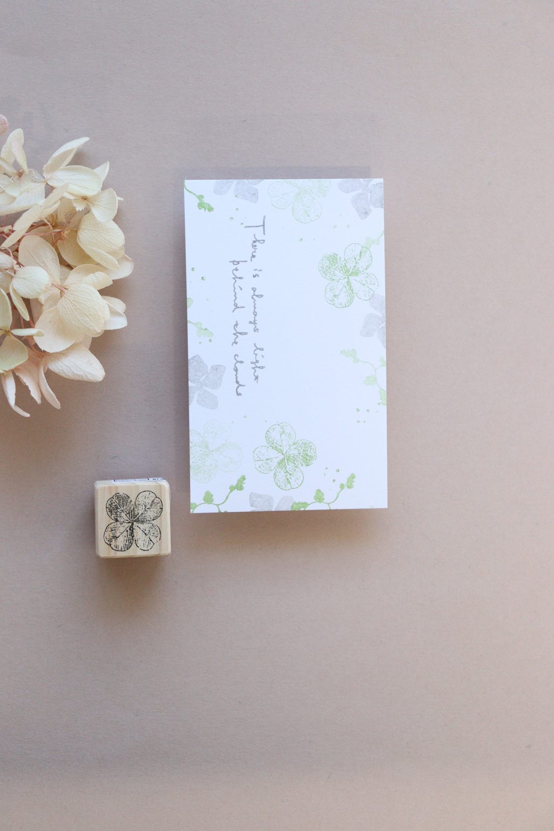 always smile...さんの「文具のキシダ」限定販売スタンプ「四葉のクローバー」